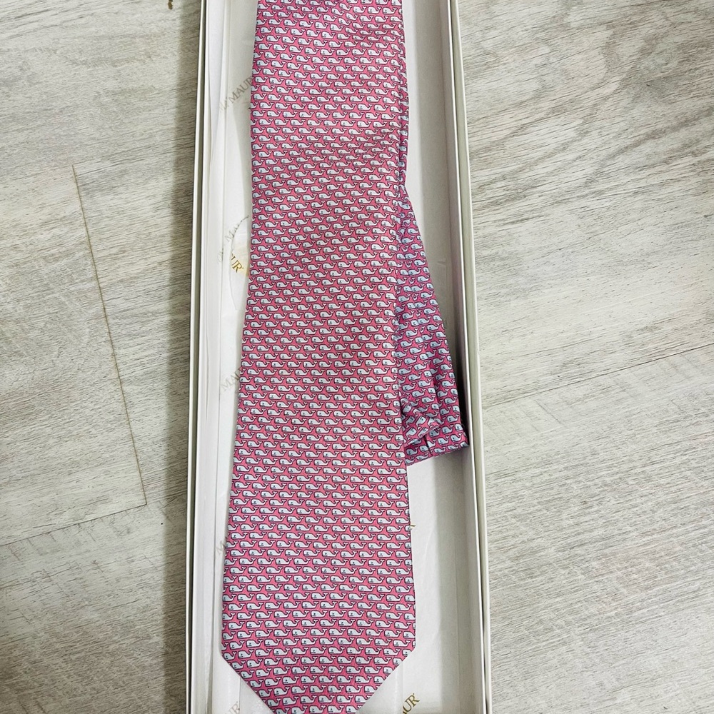 Tie with tiny whales